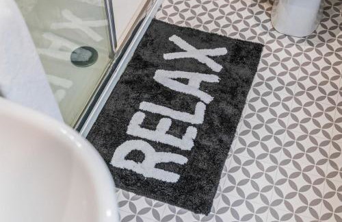 Stylish 4Bed Executive Stay WiFi and Parking - Photo 36