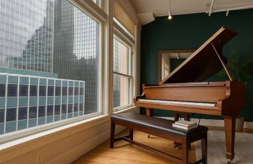 Moss & Oak - King Bed - Grand Piano - TOP FLOOR - Foto 2