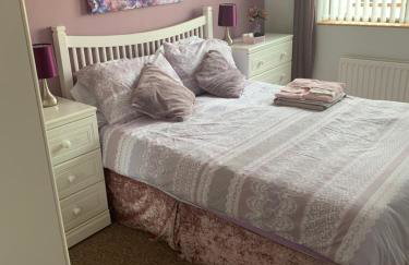 House - Sleeps 4 with Cozy Fireplace - Foto 50