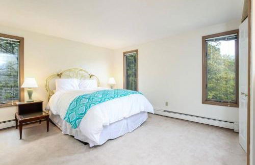 Stunning Spacious Cape Cod House with Water Views - Foto 12