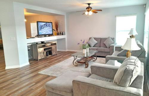 Private pool villa with game room close to theme parks! - Foto 8