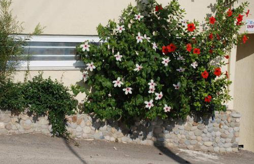 En Plo Studios & Apartments - Photo 55