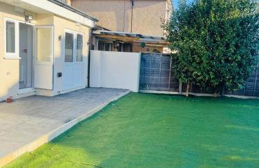 Newly Refubirshed House, Ideal for group Stay- 5 En-suite beds, close to Heathrow & 5 mins from Hayes Stn - Elizabeth Line - Foto 6