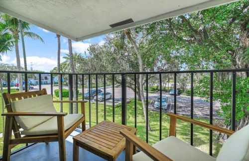 Serene Poolside Getaway Lake Access Parking - Foto 59