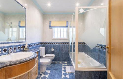 Exceptional Villa with Pool, Tennis Court, Games Room - Foto 25