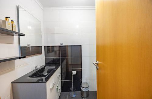 T4 Espaçoso Perto da Praia e Aeroporto - Foto 13