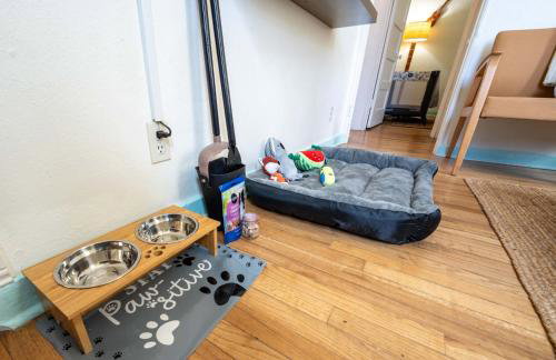 Breezy 1BR Retreat Walk to UofA and Spring Fun - Foto 25