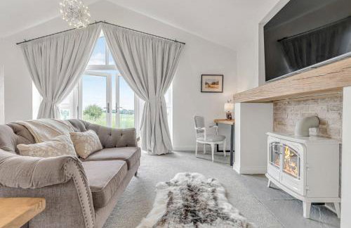 Grafton Fields near Silverstone - Photo 10