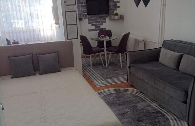 Charming Studio Apartment in Novi Pazar With City & Mountain Views - Foto 3