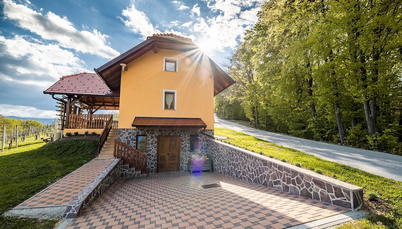 Entrada al alojamiento