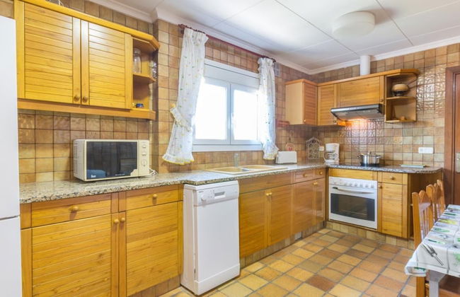 Del Pi in Blanes With 4 Bedrooms and 3 Bathrooms - Photo 6