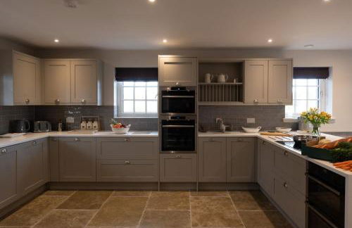 The Old Farmhouse - Photo 3