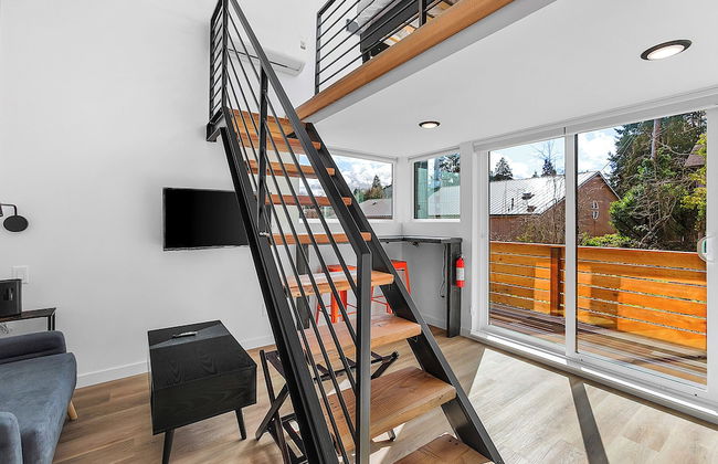 Sleek & Stylish Urban Loft - Foto 15