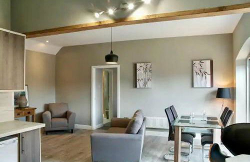 Queensgate Holiday Apartment , Beverley with parking - Photo 3