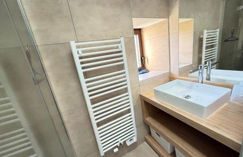 Le Pressoir, maison au calme, grand jardin, vue dégagée sur les champs, belle terrasse, 3 chambres, 2 sdb, 2 WC, parking privé, 5 kms de Bayeux et 7 kms plage d'Arromanches au coeur des plages du débarquement - Foto 19