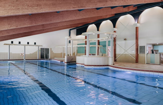 Restyled Holiday Home with Fireplace near Beach - Photo 11