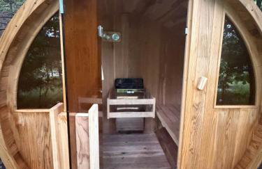 Cozy Cottage with Pool, Jacuzzi, Sauna, and Reading Nook! - Foto 6