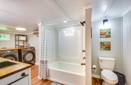 Cozy Clarkesville Getaway with Fire Pit! - Foto 14