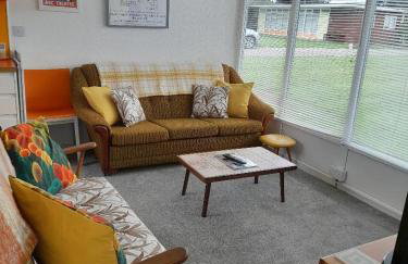 'Retro Retreat' Holiday chalet in the Norfolk Broads - Photo 3