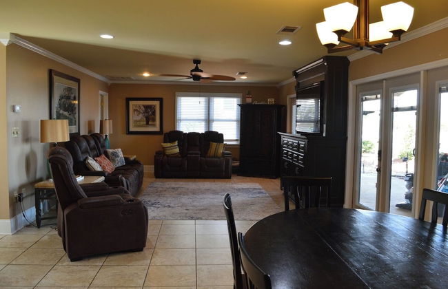 5 BR House Lake Retreat w/ Hot Tub, Sleeps 12 - Foto 22