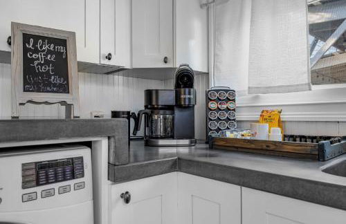 Tiny Home w MIL suite - 3 MI to DT - Foto 31