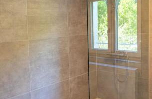 Freistehendes Ferienhaus mit Kamin, Sauna, atemberaubenden Blick ins Tal, mehrere Terrassen, 1500qm Grundstück 1,6m hoch eingezäunt - Foto 27