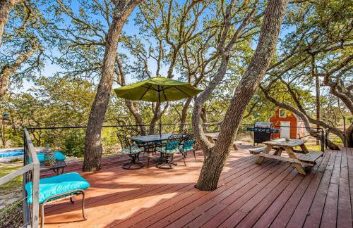 Hill country gem with private pool, deck, firepit, Ping-Pong, foosball, & WiFi - Photo 44