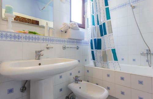 Apartments Sunrise Duilovo -Three Bedroom Apartment with Sea View Terrace - Foto 24