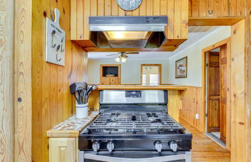 Hike, Fish and Explore Family Cabin in Sulphur! - Foto 11