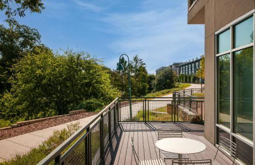 Chic 2BR-Southtown Near Rvrwalk, Dome & Conv - Foto 35