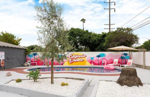 Stunning Retro Beach Oasis, Dual Living, Pool - Foto 46