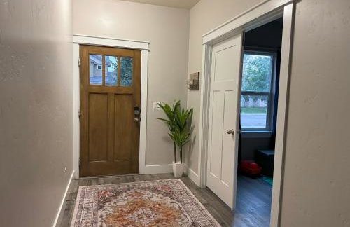 Spacious Family Retreat with Hot Tub & Home Theater - Foto 16