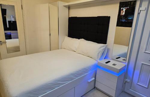 Studio for 2Guests-Parking-Garden-NearLondon-Ac - Foto 1