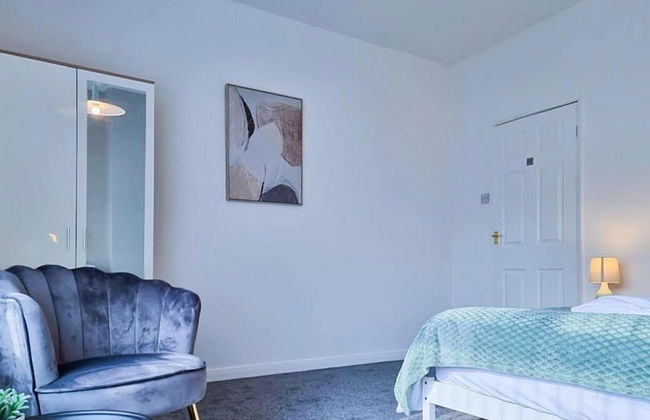 White Cozy House With Pool Table Game Room - Photo 11