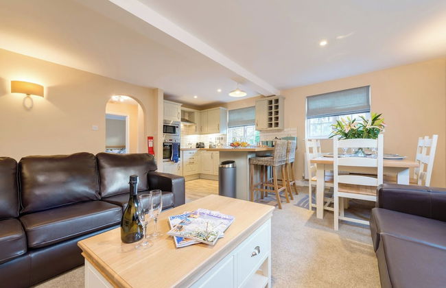 Cofton Holidays - Photo 2