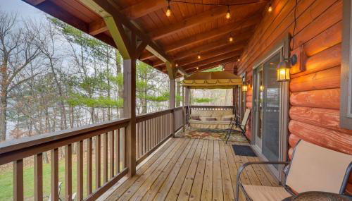 Modern Log Cabin with Rec Room, Steps to Lake! - Foto 2