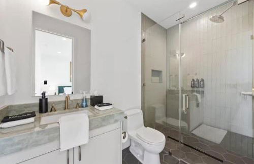 Barton Springs Luxe Heated Pool Spa Sleeps 16 - Photo 75