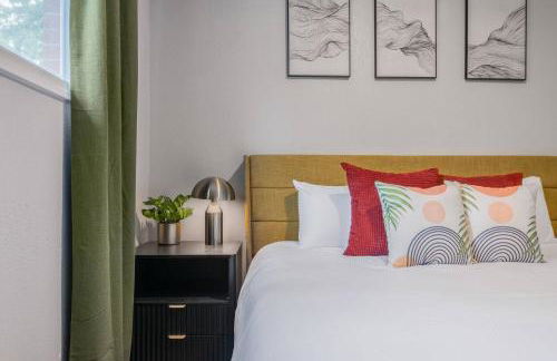 Mid century APT, KING bed + desk - Foto 12