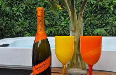 JUNGLE HOT TUB, games room, near eateries, micro brewery, pubs, beauty salons and boutique shops, Argyle, free Netflix, in the heart of Plymouth - Dogs welcome - Hosted by Absolute Accommodation Plymouth - Foto 33