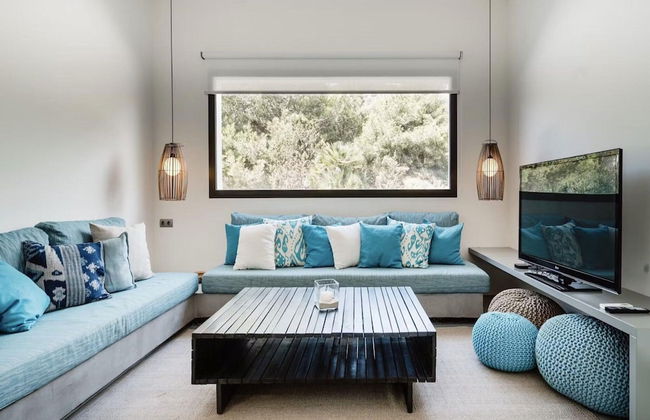 Modern Villa With Minimalistic Decor - Photo 16