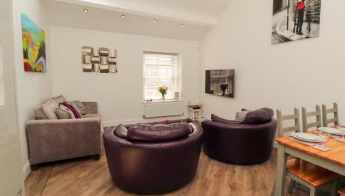 Lakes View Apartment 3 - Photo 3