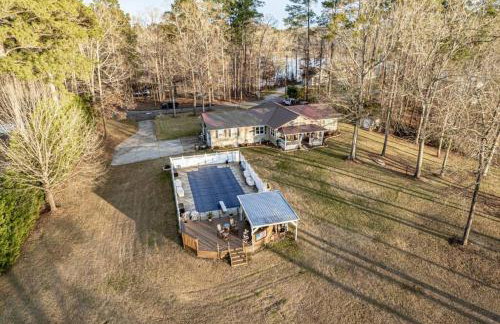 Ultimate Family Fun Lakehouse with pool and dock - Foto 35