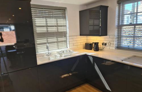 Number 10 - Stunning brand new house - sleeps 6 - free parking - Foto 12