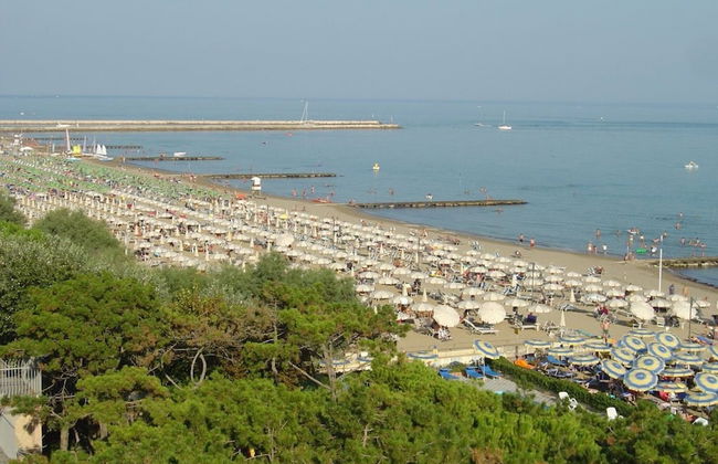 Serene Flat With Balcony and Pool - Beahost - Foto 14