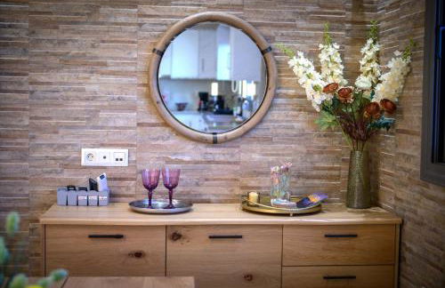 Secluded Luxury Villa w Jacuzzi & Stunning Views - Photo 14