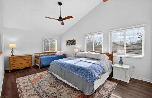 Bright Mountain Cabin with Game Room & Golf Course Views Near Hedgesville, West Virginia - Foto 46