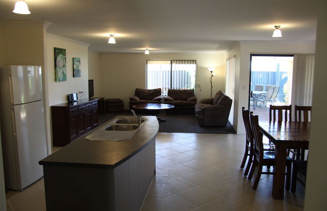 Byford House on the Scarp - Photo 10