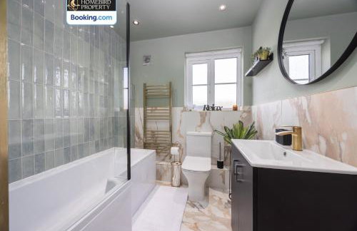 Luxuriou 5 Bedroom House By Homebird Property Management Short Lets & Serviced Accommodation Leeds With Private Parking & Free WiFi - Foto 5