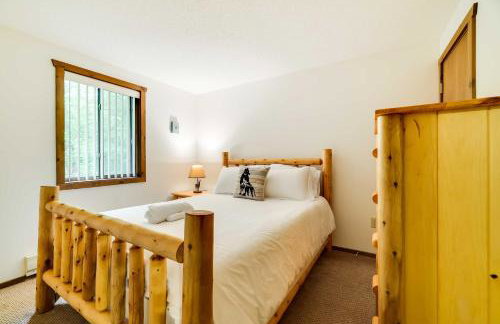 Fire Pit and Games! Secluded Chalet 30 Mi to Montage - Foto 16