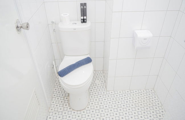 Elegant with Brand New at Studio Emerald Bintaro Apartment - Foto 13